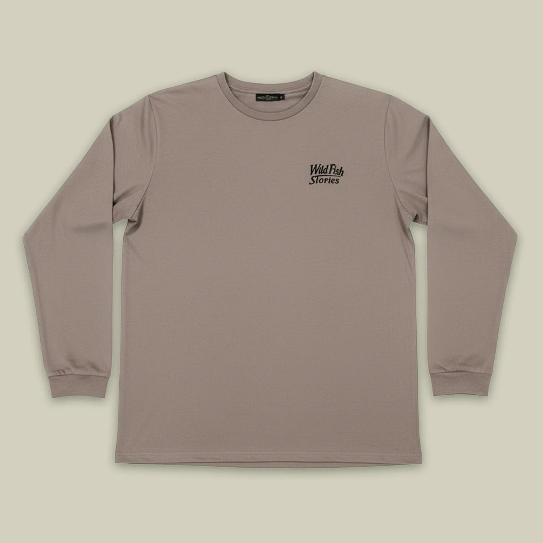 Longsleeve Wild Fish Stories Camper Chill z długim rękawem, packshot przodu, minimalistyczne logo na piersi, odzież outdoorowa premium

