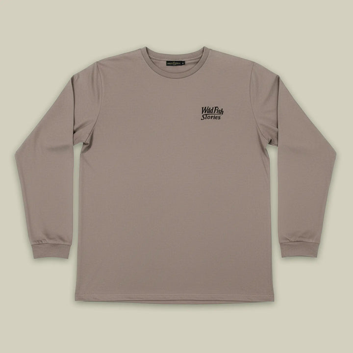Longsleeve Wild Fish Stories Camper Chill z długim rękawem, packshot przodu, minimalistyczne logo na piersi, odzież outdoorowa premium
