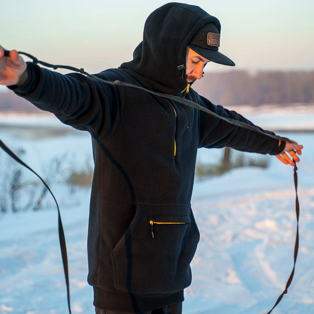 Polar Black Bear Wild Fish Stories z kieszenią kangurka i suwakiem w poprzek